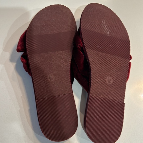 Stars above house shoe or slipper - Picture 2 of 3